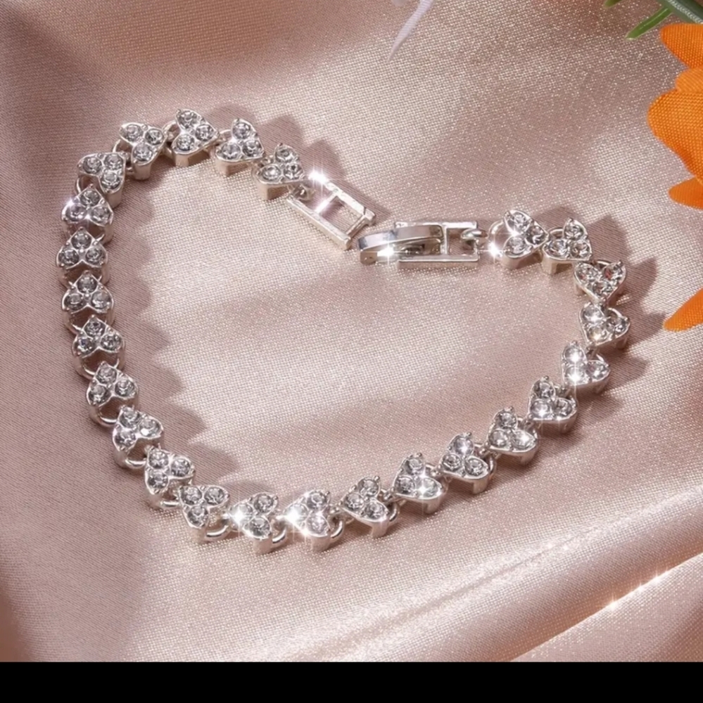 Heart Silver Plated Rhinestone Tennis Bracelet Heart shaped bracelet NEW
